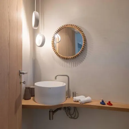 Salt N Sky Naxos Vívlos